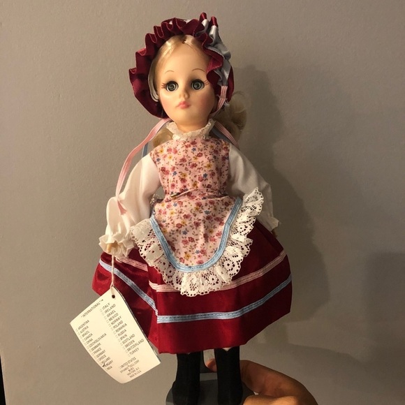 Effanbee Dolls From Countries - Picture 8 of 16
